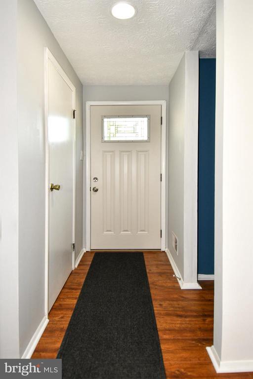 Foto del edificio - 8335 Windfall Rd