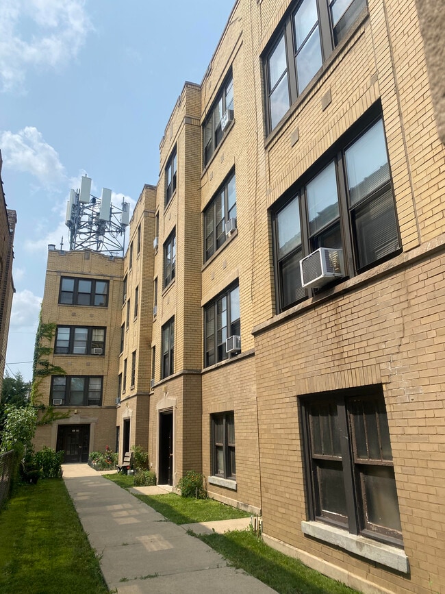 Building Photo - 3106 N Haussen Ct