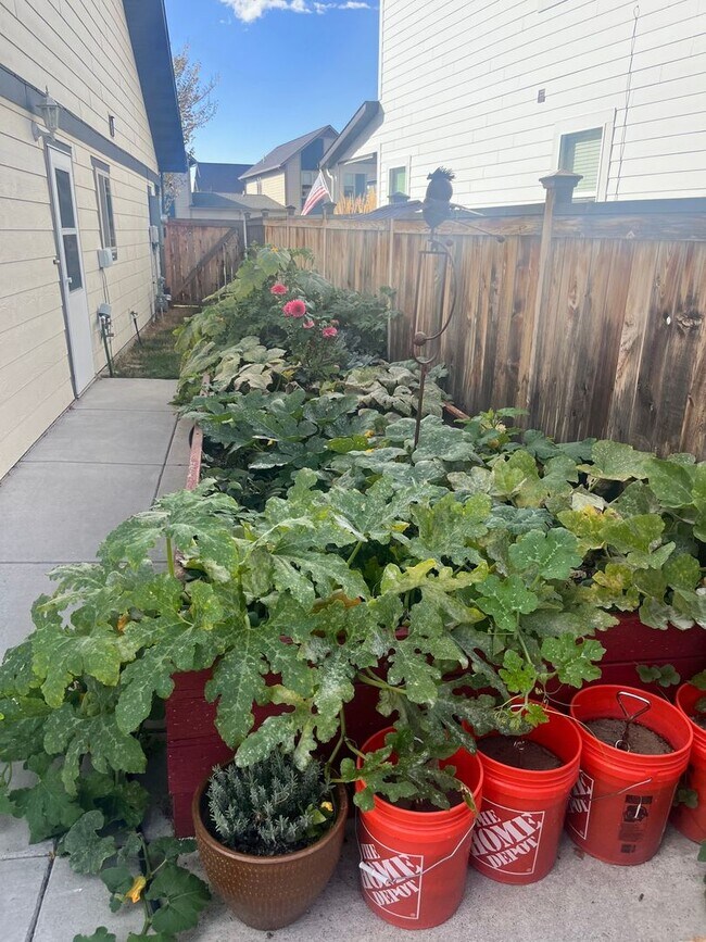 Foto del edificio - 1766 Buckrake Ave