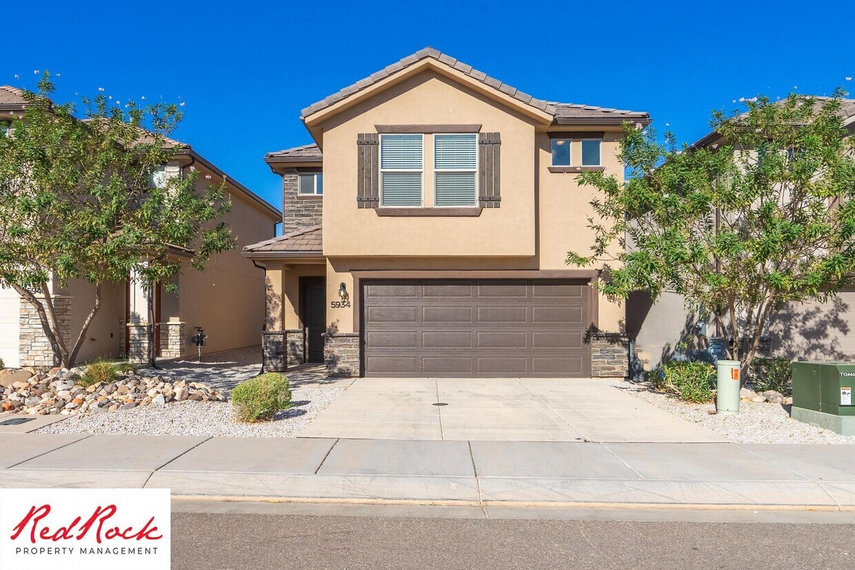 Foto principal - Stunning 4 Bedroom Home!