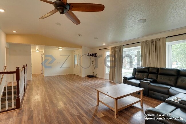 Foto del edificio - 234 W Jensen St