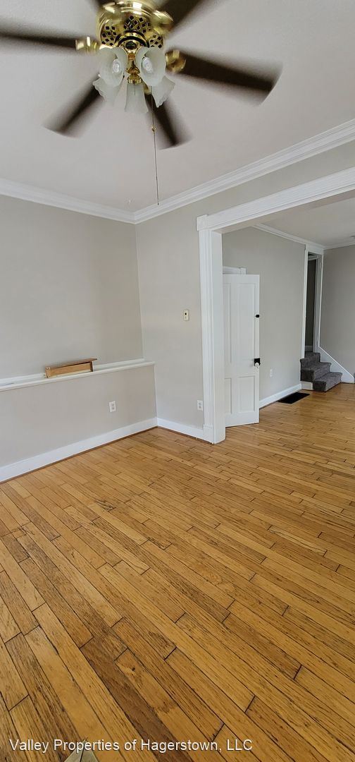 Building Photo - 3 br, 1 bath House - 228 N Mulberry St