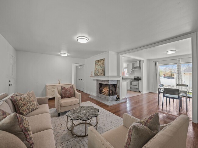 Building Photo - 4141 Colonial Dr