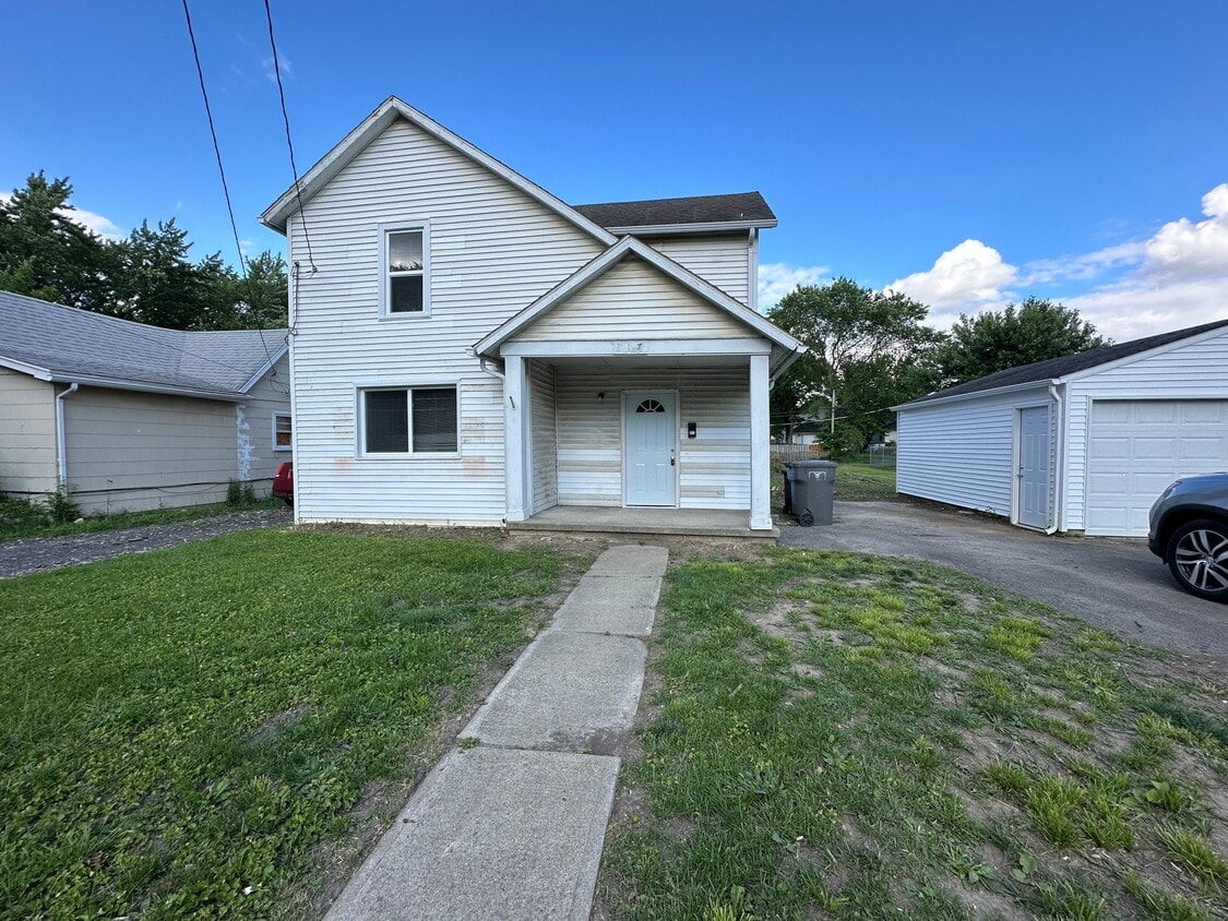 Building Photo - 817 Holly St