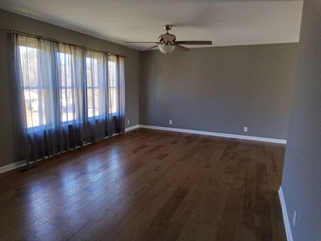 Foto del edificio - West Knoxville 37932 - 3 bedroom, 2 bath h...