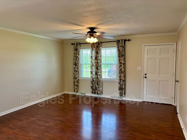 Foto del edificio - 383 N Washington St