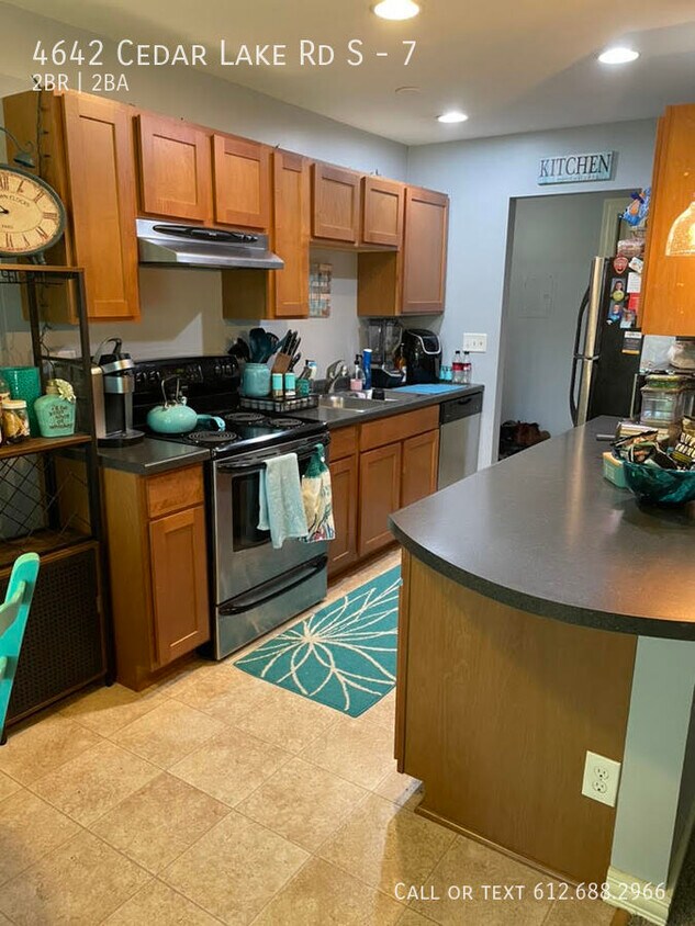 Foto principal - 4642 Cedar Lake Rd S