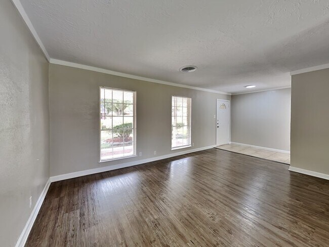 Foto del edificio - 10222 Belfast Rd