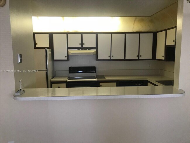 Foto del edificio - 14830 Naranja Lakes Blvd