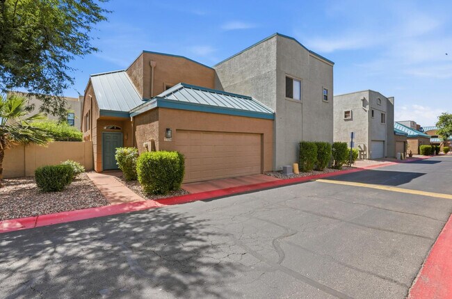 Building Photo - 2027 E University Dr