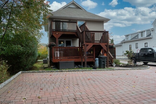 Foto del edificio - 22 Personette St