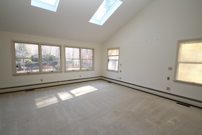 231 Rivergate Dr Unit Master Bedroom, Wilton, CT 06897 Condo for Rent