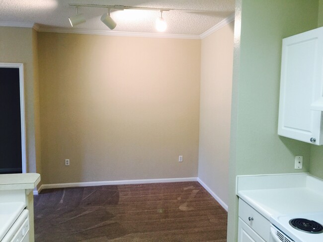 Building Photo - 424 Arbor Lakes Cir