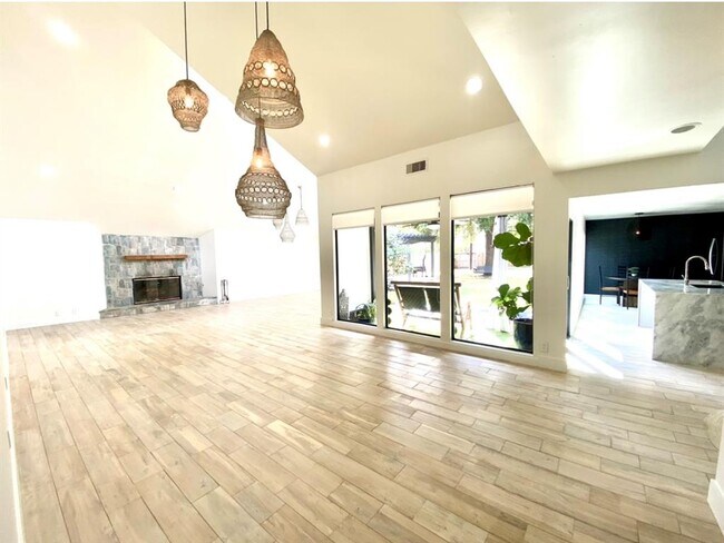 Building Photo - 563 Rancho Bauer Dr