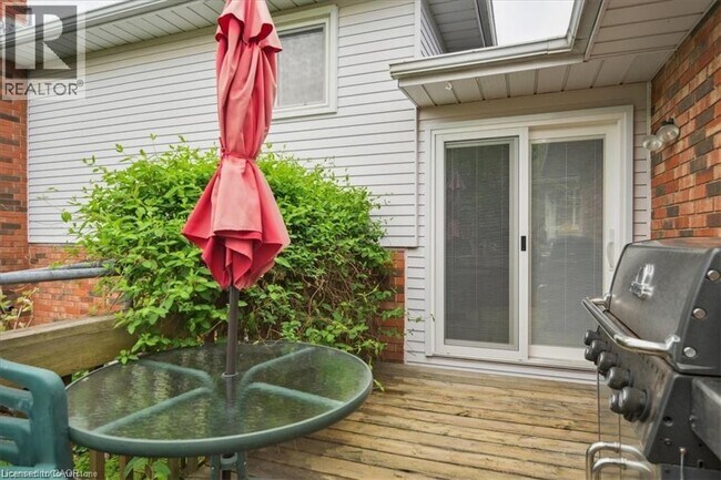 Photo du bâtiment - 47 Claycroft Crescent