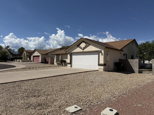 Building Photo - 1652 Roadrunner Ln
