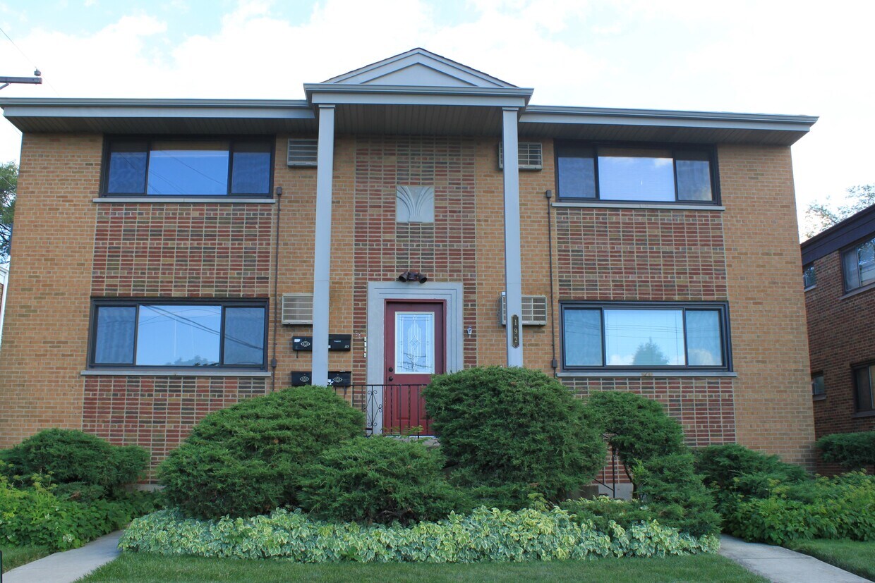 Primary Photo - 192 E Park Ave