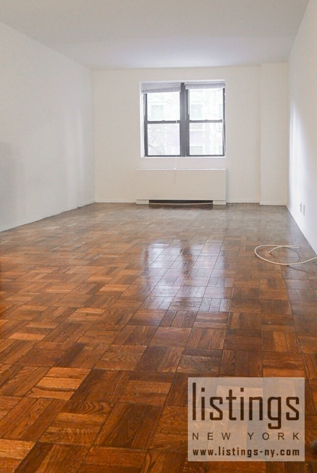 Building Photo - 117 E 71st St