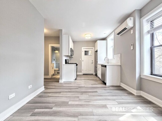 Foto del edificio - 2 bedroom in CHICAGO IL 60613