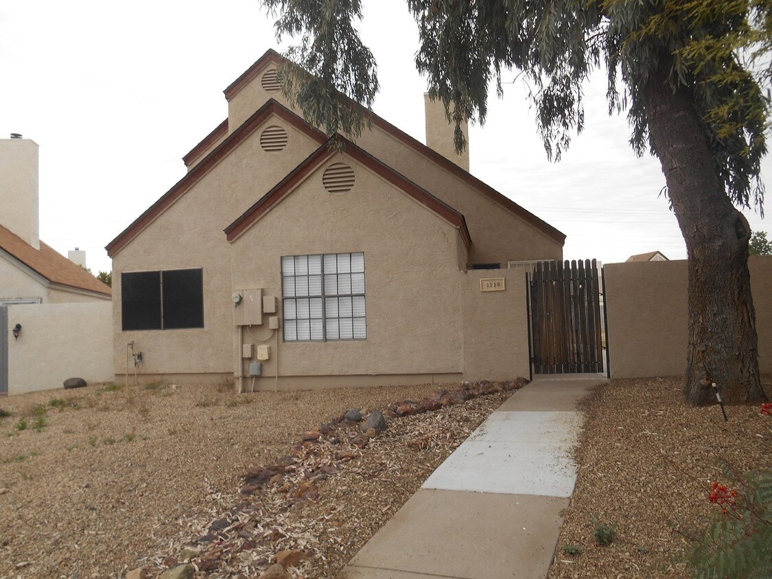 Primary Photo - 2118 W Beaubien Dr