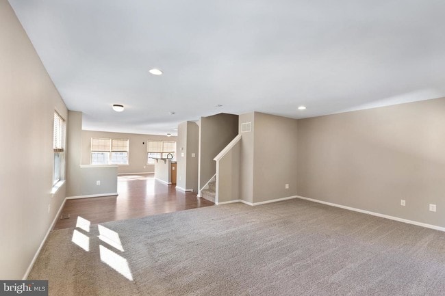 Building Photo - 9 Tailor Ln