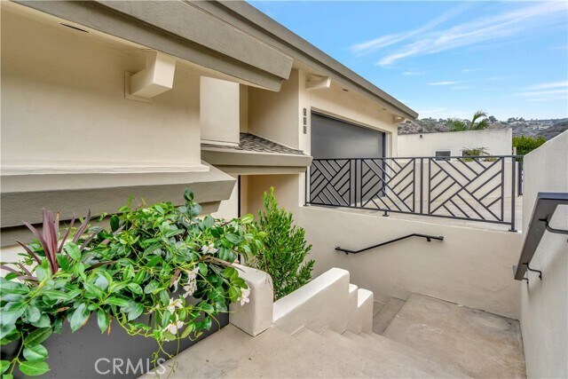 Building Photo - 553 Temple Hills Dr