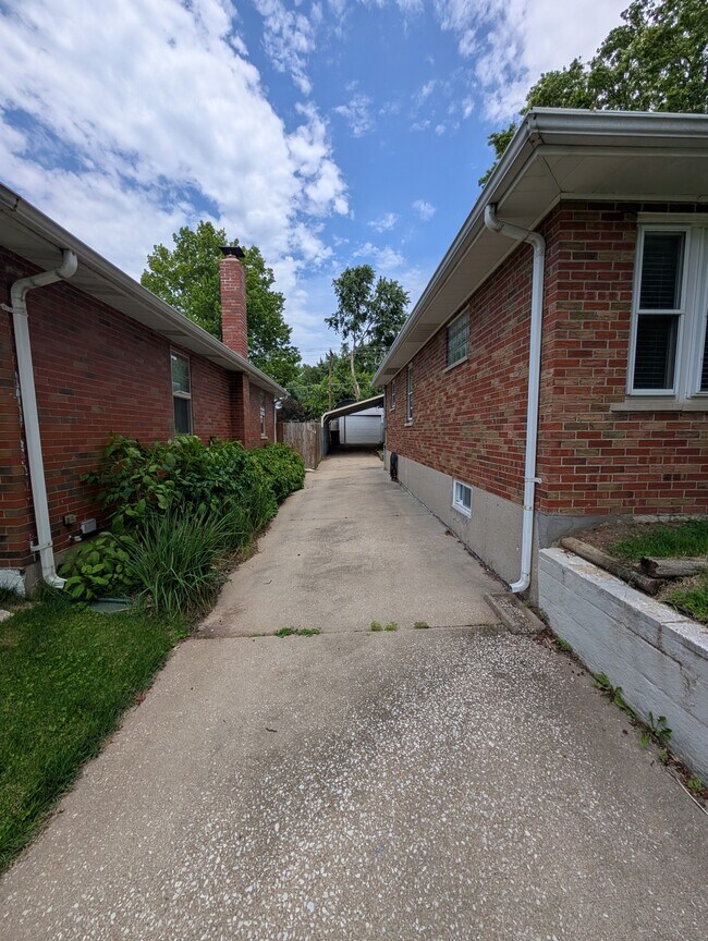 Foto del edificio - 9035 Bessemer Ave