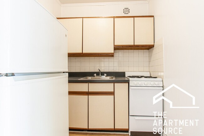 Foto del edificio - 515 W Briar Pl