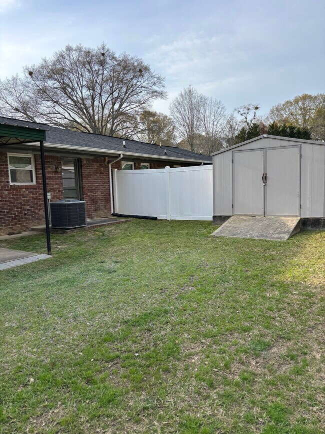 Foto del edificio - 8686 Bowden St