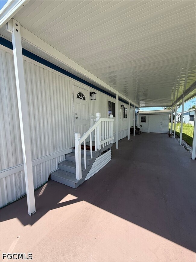 Building Photo - 2112 Ixora Ct