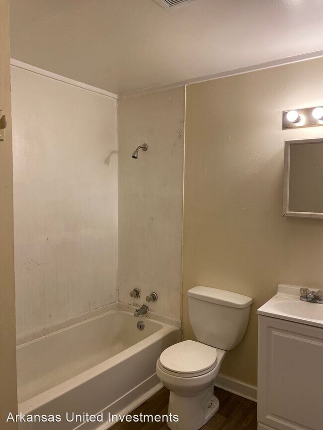 Building Photo - 2 br, 1 bath House - 208 Roosevelt Rd