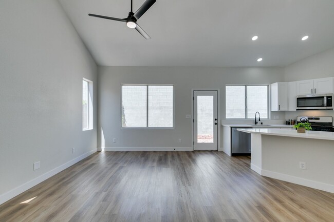 Building Photo - Wonderful two-story single-family house