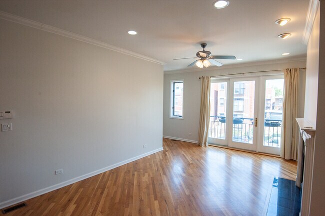 Building Photo - 2427 W Augusta Blvd