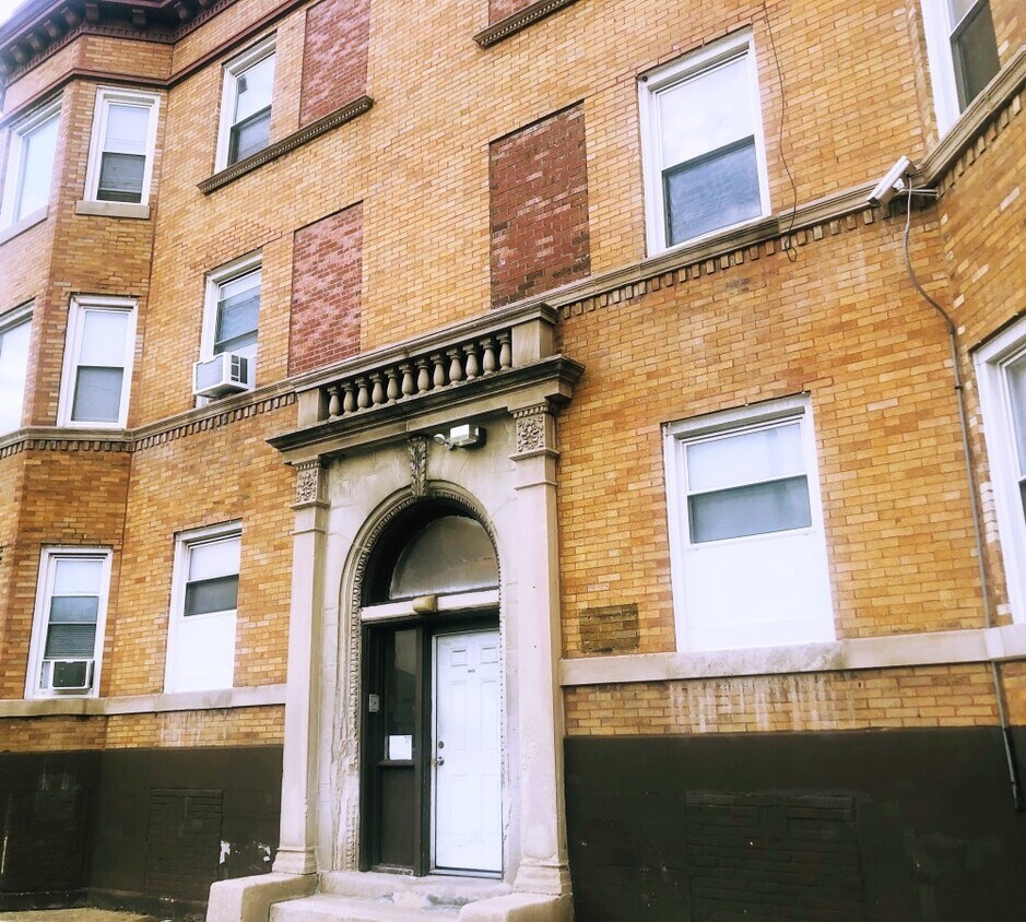 Primary Photo - 7202 S Stony Is Ave