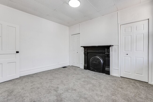 Building Photo - Beautiful 3Bed/1Bath available!