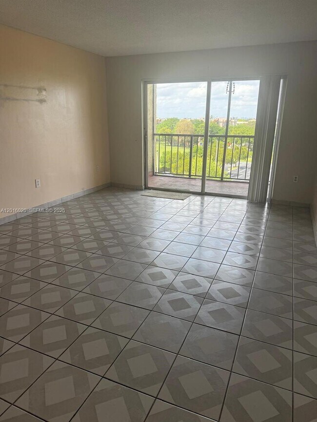 Foto del edificio - 9455 W Flagler St