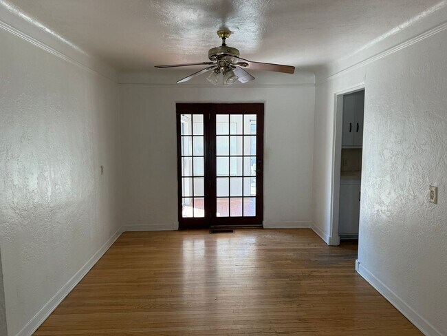 Foto del edificio - 3 Br, 2 Bath, comes with kitchen appliance...