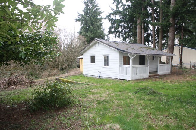 Building Photo - 2/3rd acre lot! 1 bdrm 1 bath. Store your ...
