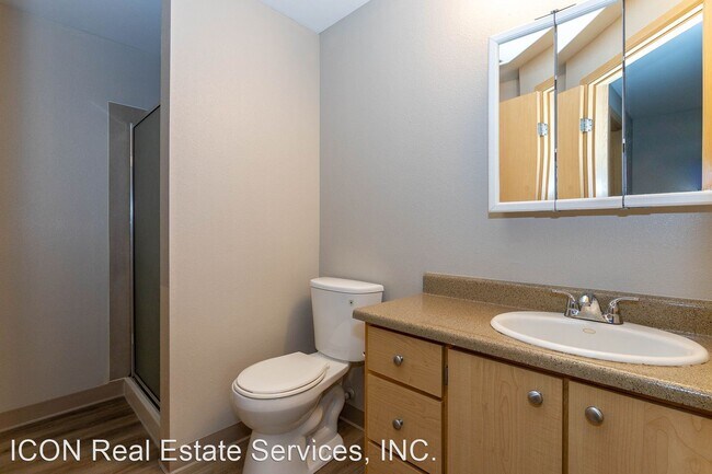 Building Photo - 3 br, 2 bath Apartment - 14209 - 103rd Ave...