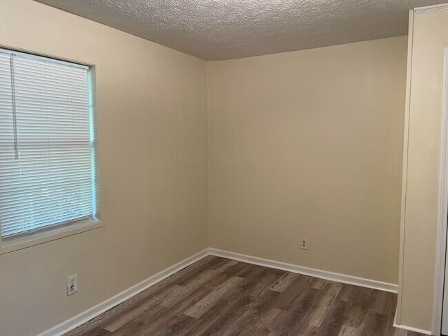 Foto del edificio - 7020 Mynah Bird Ln