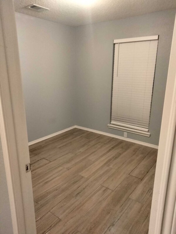 Foto del edificio - 565 Primrose Ln