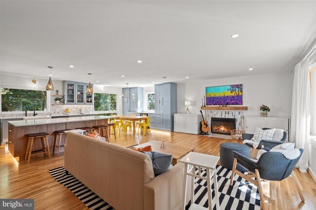 Foto del edificio - 6123 Beech Tree Dr