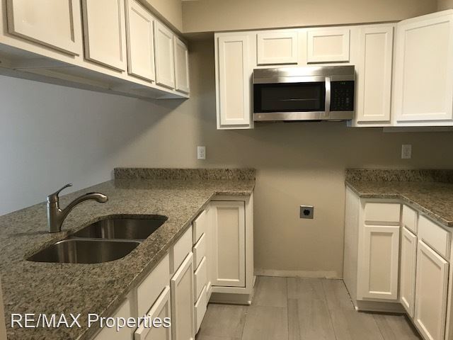 Foto del edificio - 15654 Riverdale Ave E