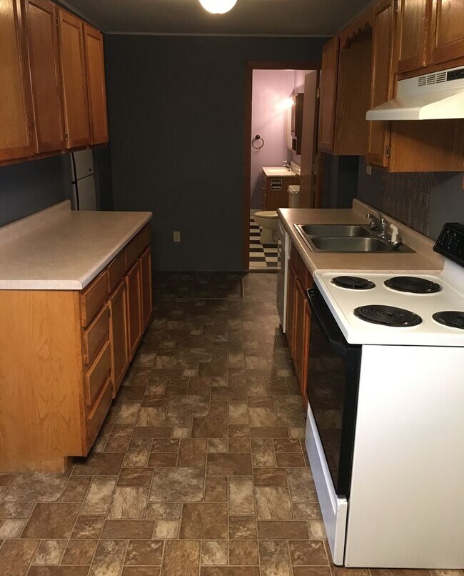 Foto del edificio - 3 Bed 1 Bath with Double Stall Garage