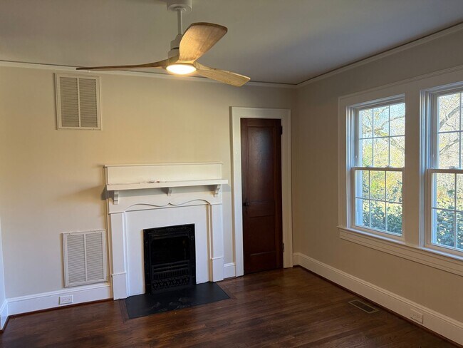 Foto del edificio - Spacious 3 Bedroom in Reidsville with an Office- Newly Renovated - Lawncare Included!