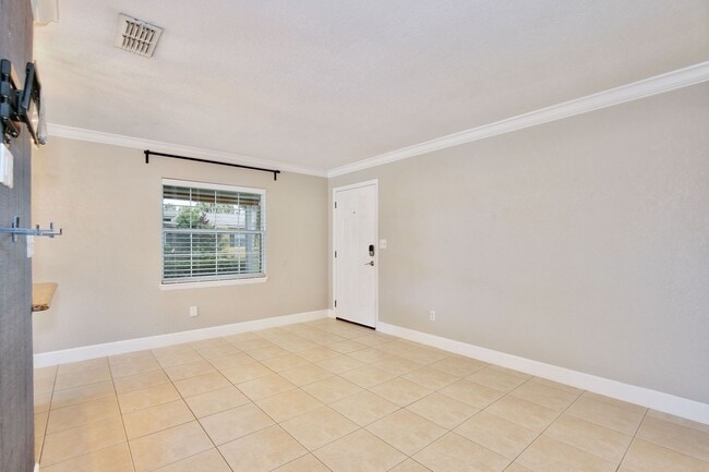 Foto del edificio - Charming 2/1 Spacious Condo with a Private...