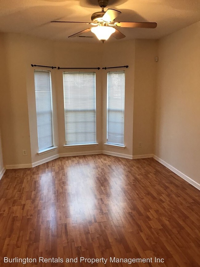 Building Photo - 1136 Briarwood Dr