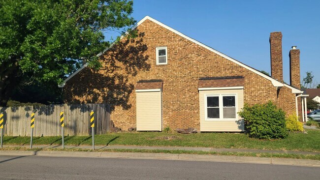 Building Photo - 1120 Crist Pl