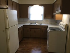 Building Photo - Auburn St 4-Plex