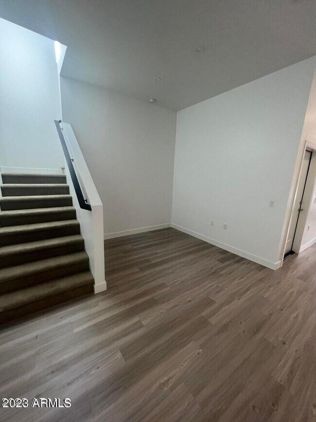 Foto del edificio - 615 N 6th Ave